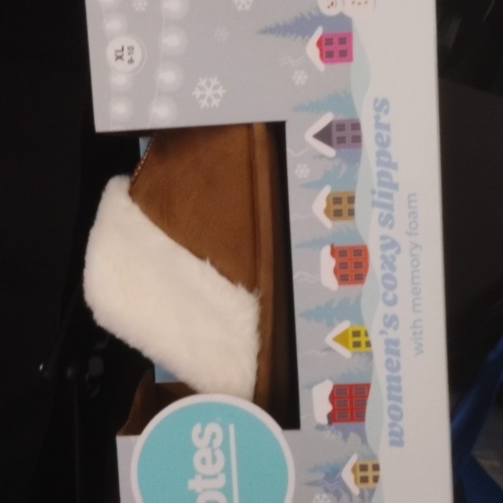 Women's cozy slippers with memory foam and rubber soles